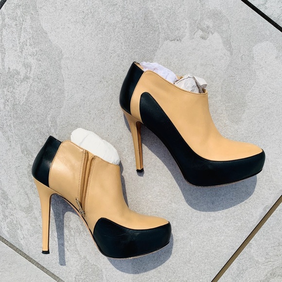 Guess Genuine Leather Heels Cutout Booties - Picture 6 of 16